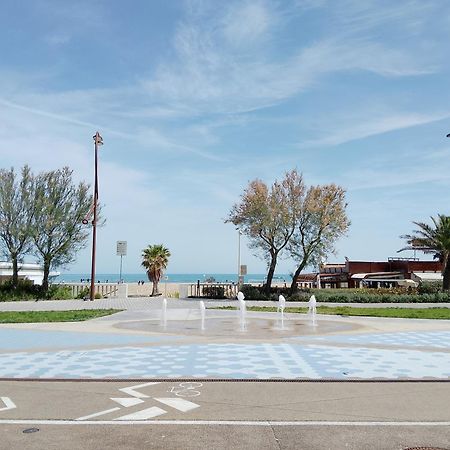 La Casa Al Mare Lägenhet Rimini Exteriör bild