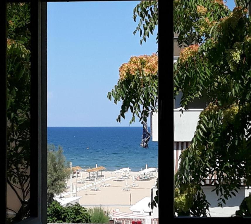 La Casa Al Mare Lägenhet Rimini Exteriör bild